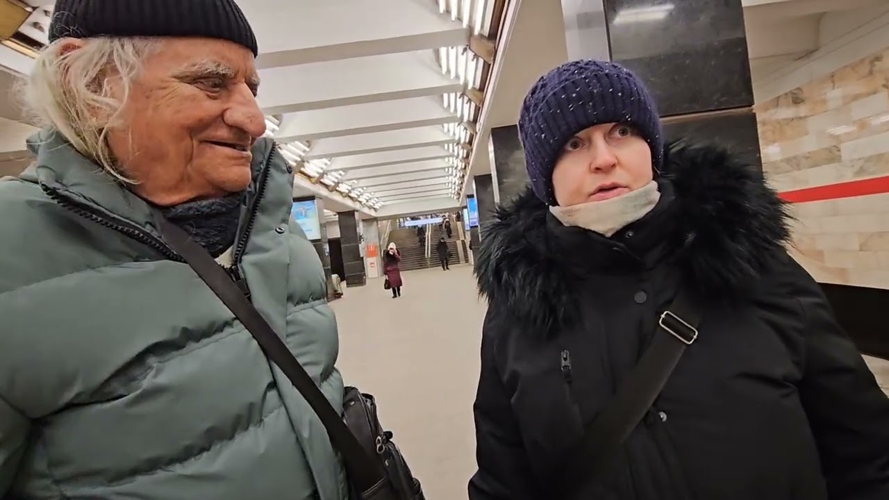 Вывезла сестру в город.  Едем в индийский ресторан Кашмир. СПб.