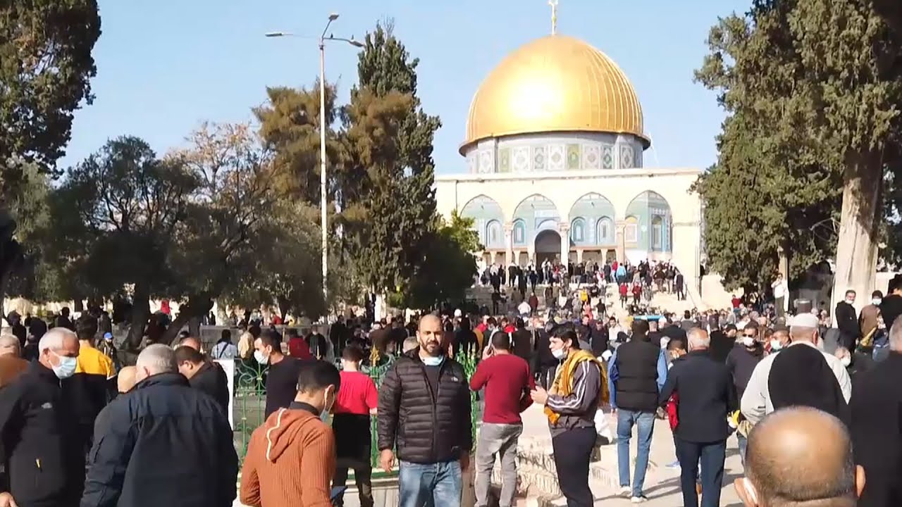 ללא אכיפה ובלי מסכות: אלפי מתפללים במסגד אל אקצא