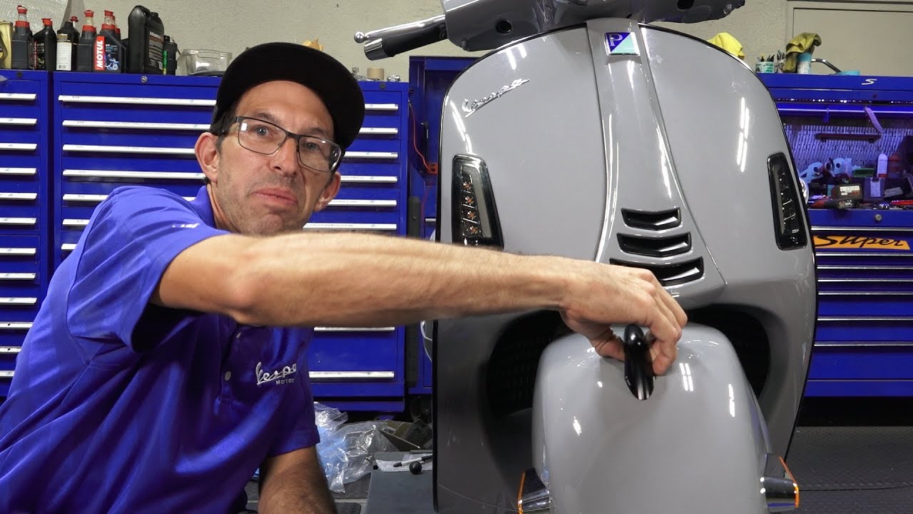 How to Install a Rizoma Aluminum Fender Crest on Your Vespa GTS