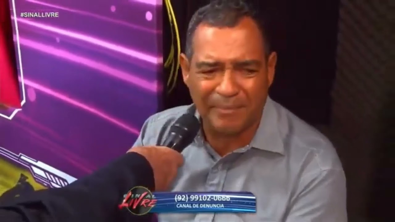 Galerito fala sobre as esfirras do Gil,mas Rogerio nao aceita a brinquadeira.