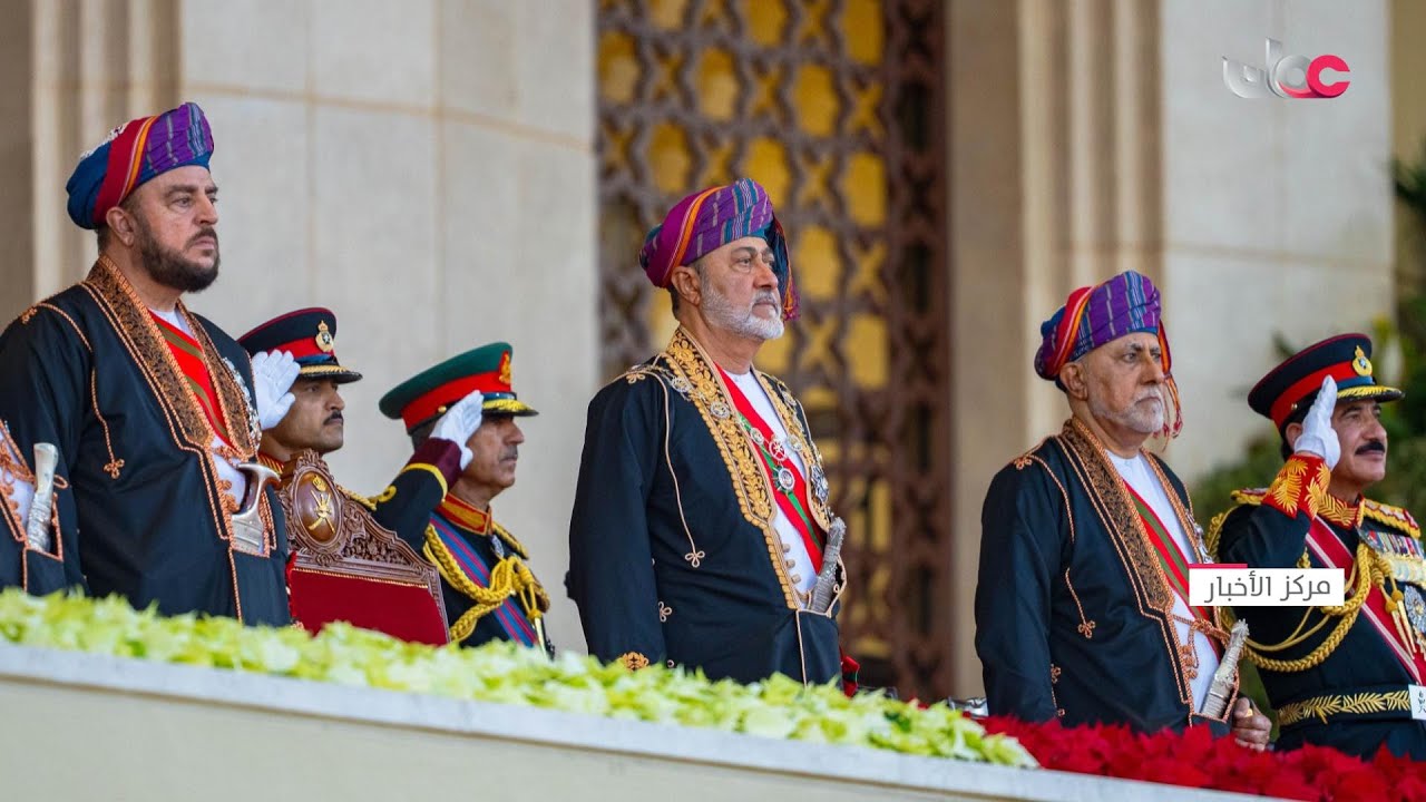 جلالة السلطان #هيثم_بن_طارق المعظم يرعى الاستعراض العسكري الكبير بميدان الفتح احتفالا باليوم الوطني.