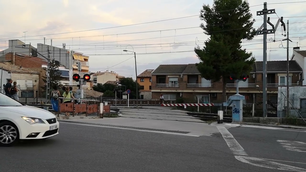 Paso a nivel con barreras en Tàrrega Railroad Crossing Level