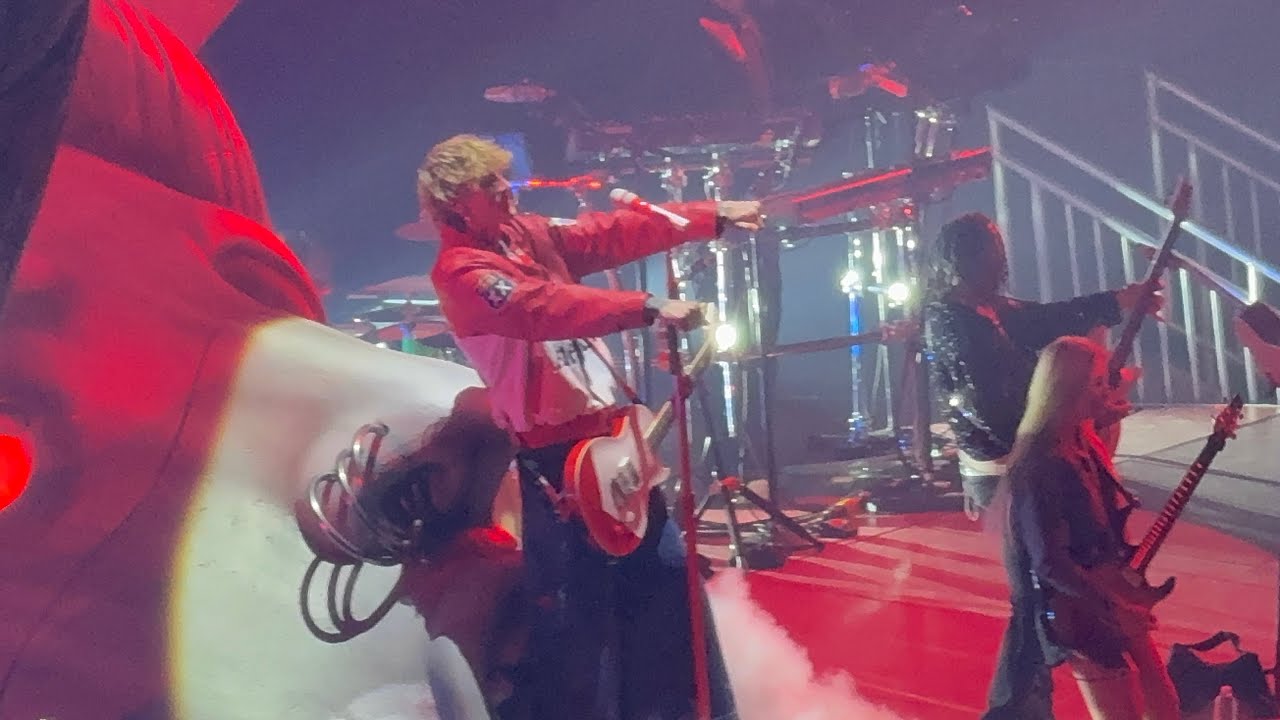Machine gun Kelly concert in Chicago/Rosemont 12.4.25