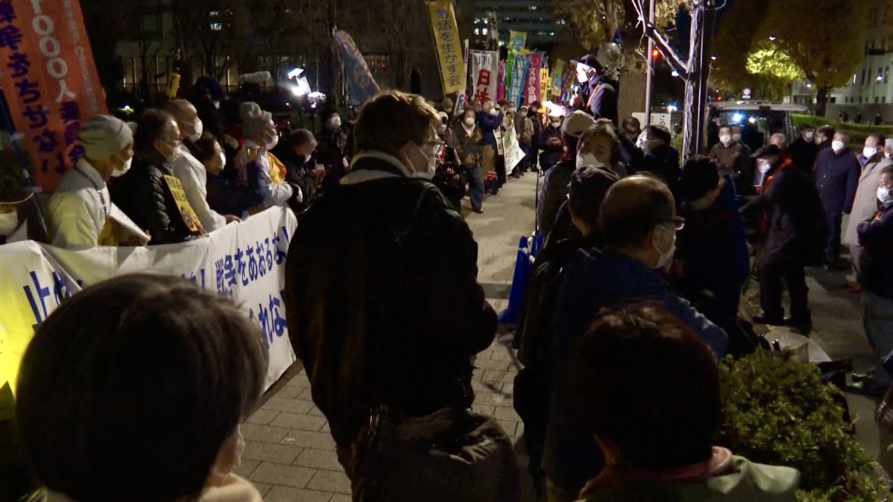 Japanese rally against government's intention of military expansion