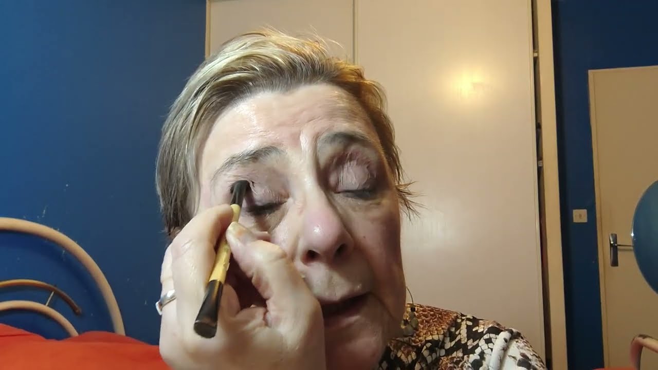 FAIRE UNE PETITE TËTE AVEC DES PRODUITS CHOISIS AU HASARD #lorealparis #over50 #lancôme #maybelline
