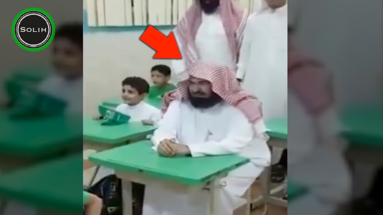 Шейх Абдурахман ас-Судайс учит детей суре &laquo;аль-Фатиха&raquo;