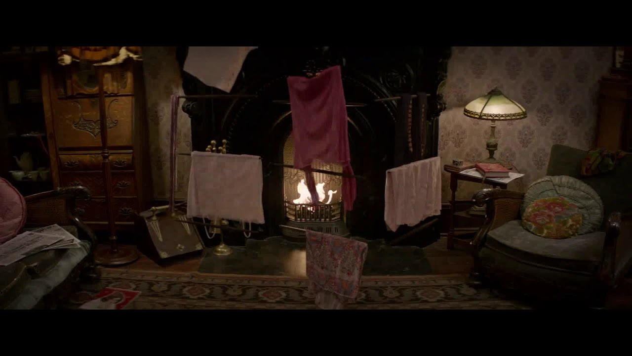 See how Queenie stylishly prepared dinner for Newt and Jacob using magic