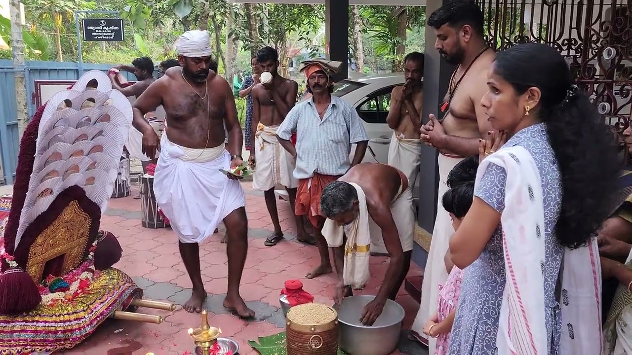 ശ്രീചക്രവാസിനി ദേവീ രാമപുരത്തമ്മ വീട്ടിൽ പറ സ്വീകരിക്കാൻ വന്നപ്പോൾ |ഭഗവതിപറ| #onattukara