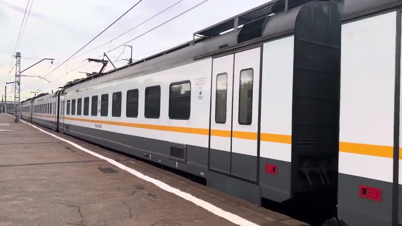 Отправление Эп2д 0170 сообщением Волоколамск-Шарапова Охота от платформы Кутузовская.