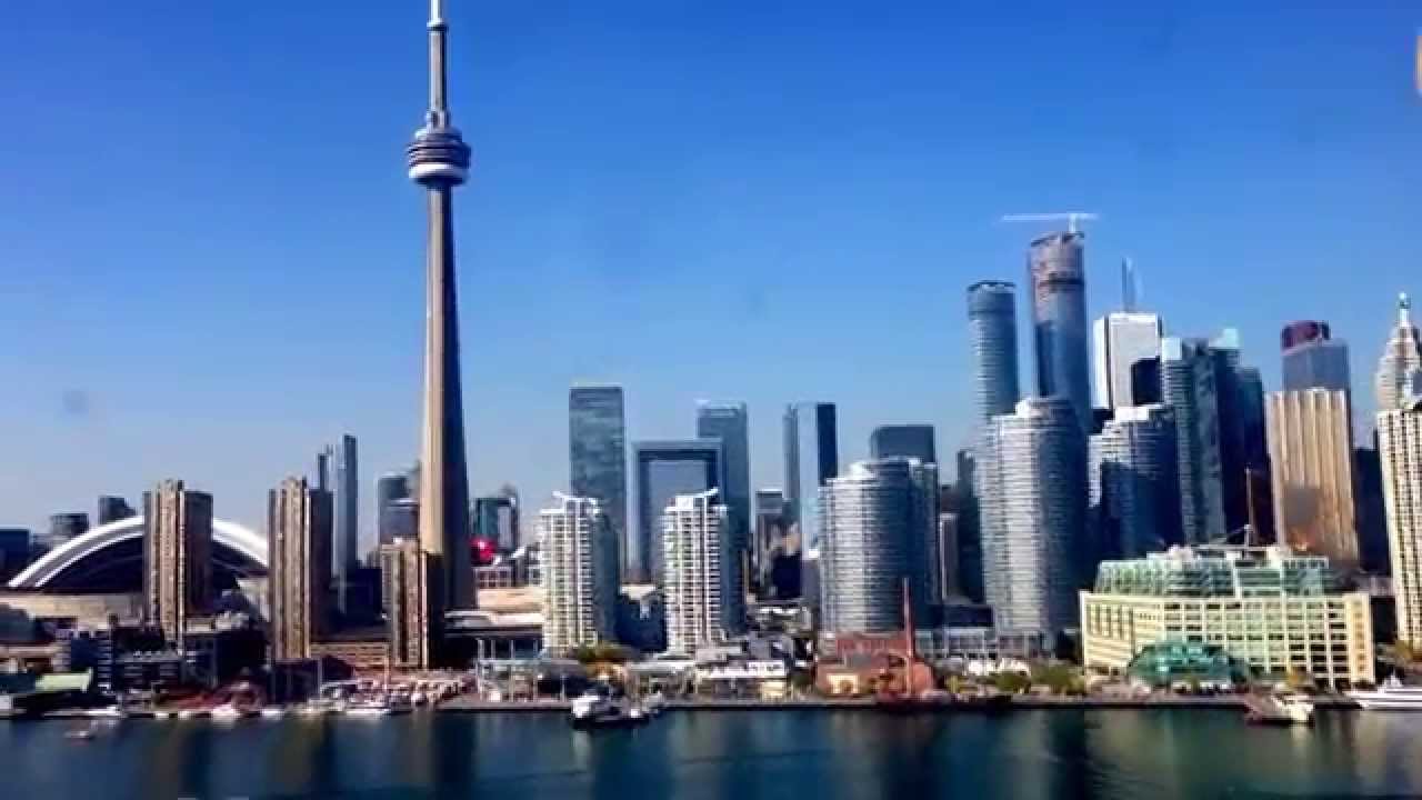 Approach and landing at Billy Bishop Toronto City Airport (YTZ)