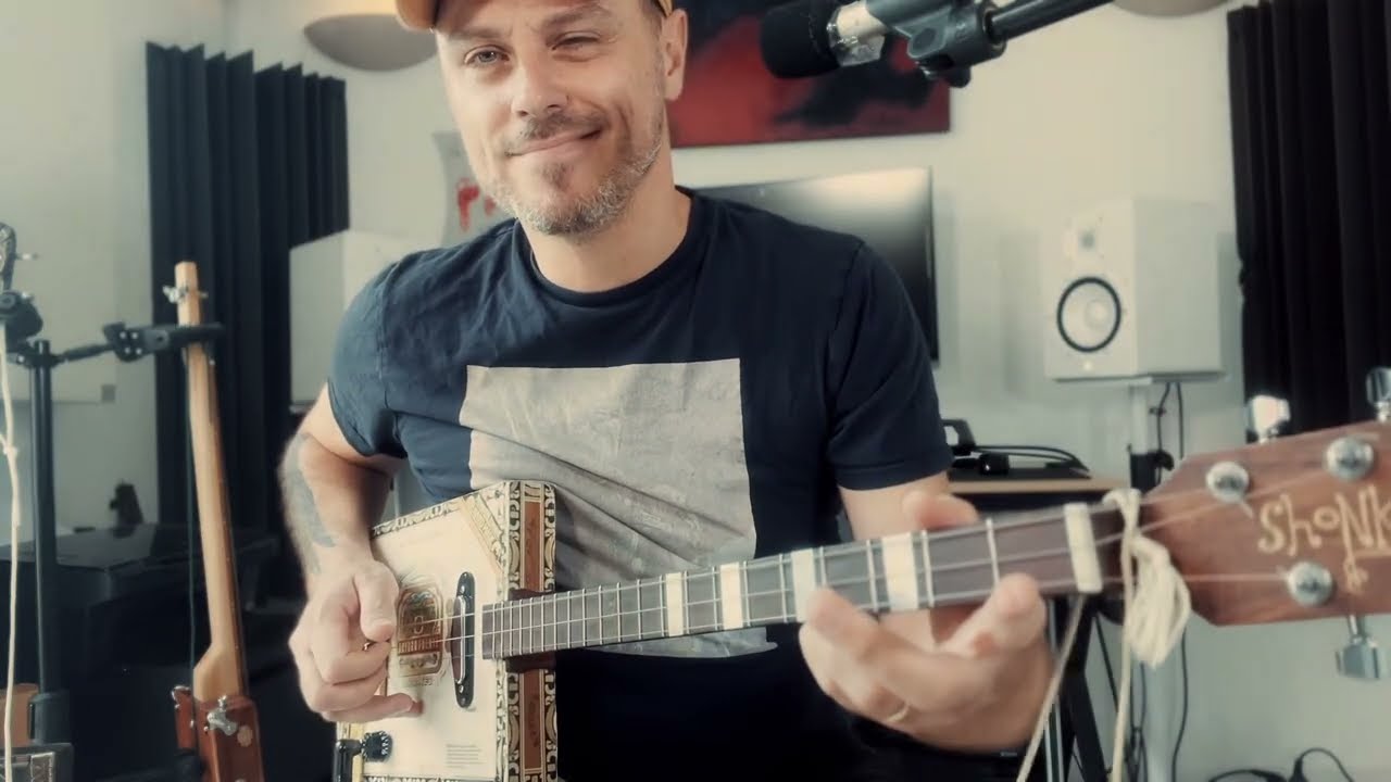 Dirty Old Town - The Pogues - adaptation pour Cigar Box Guitare 3 cordes.