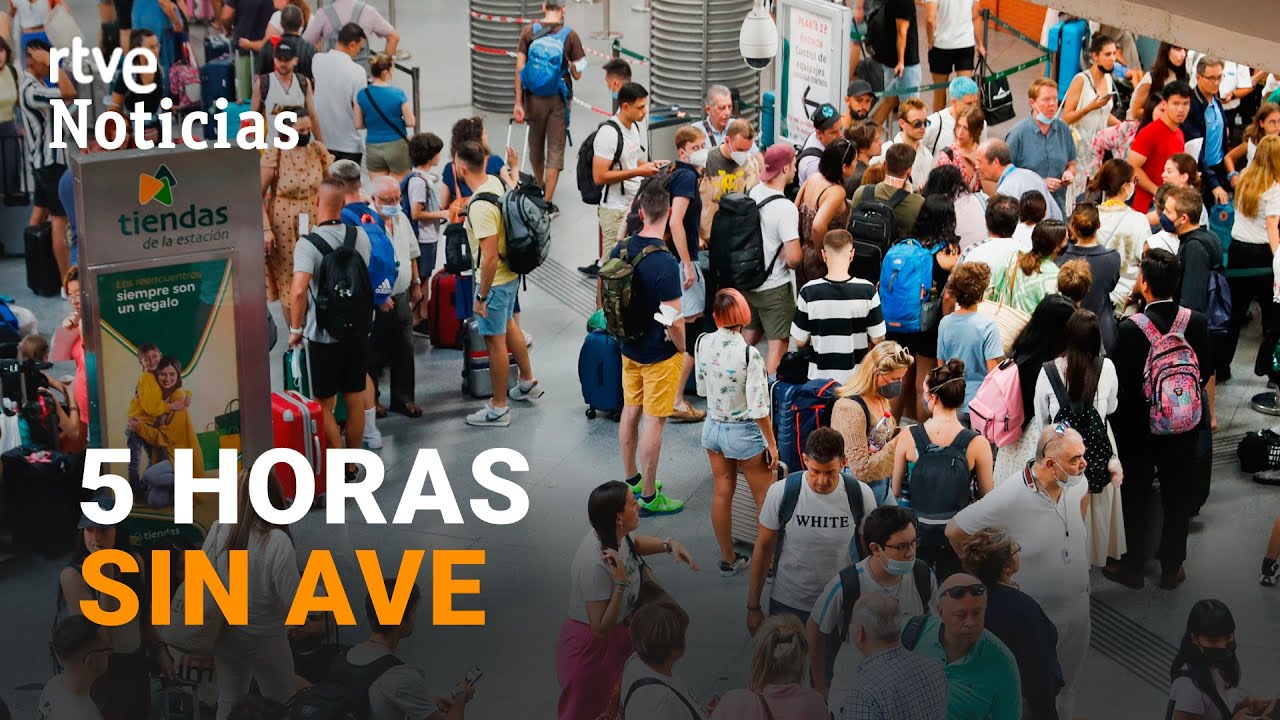 AVE MADRID-BARCELONA: Más de 8.000 VIAJEROS AFECTADOS tras el ROBO de CABLE | RTVE Noticias