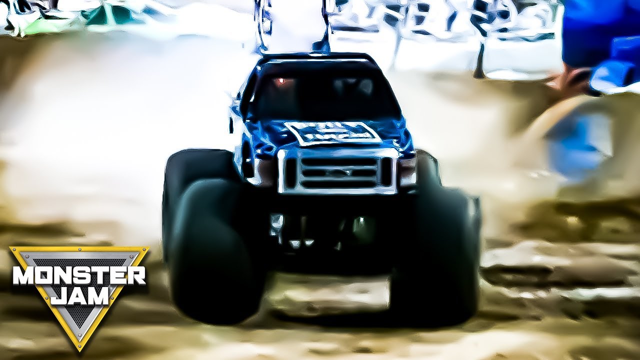 Blue Thunder Freestyle | Monster Jam World Finals IX | Monster Jam