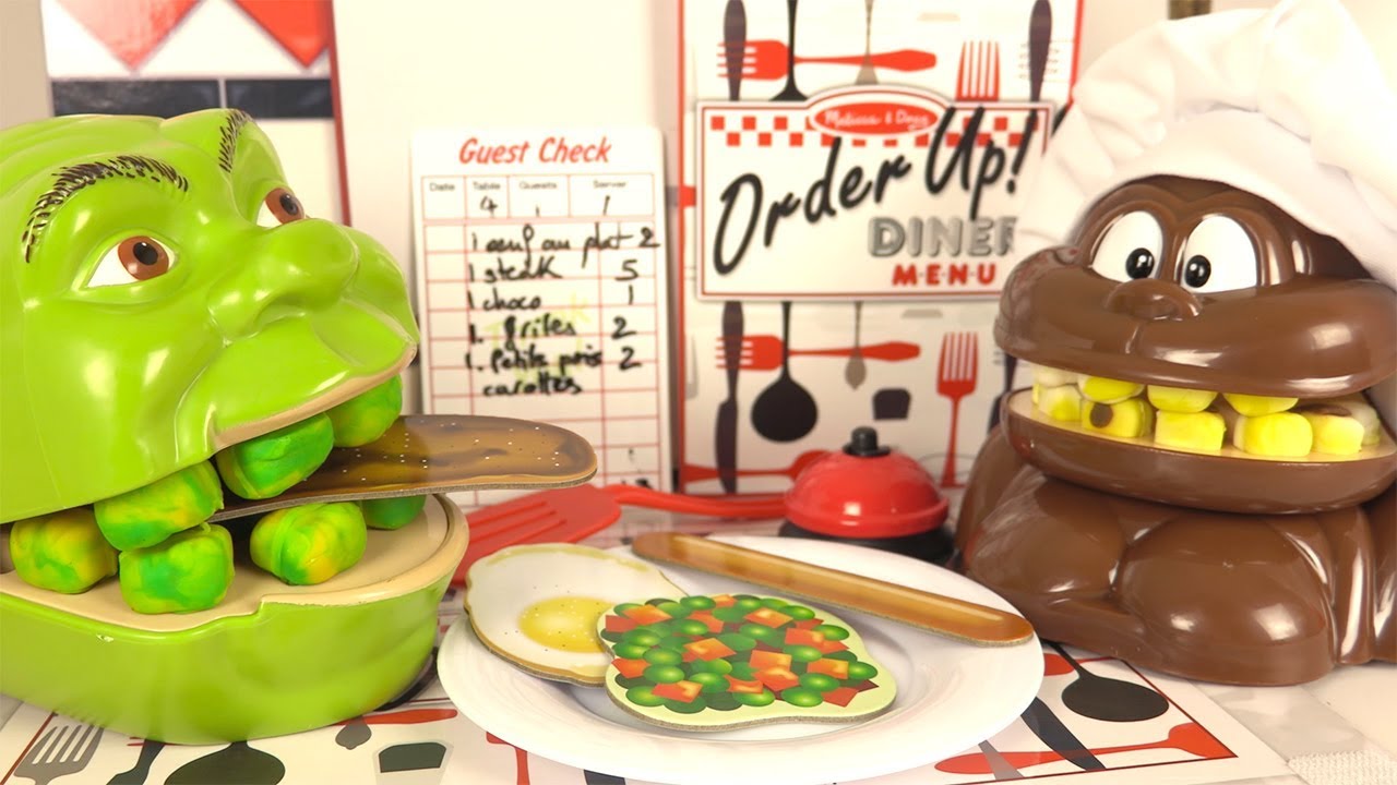 Shrek et le Singe Mangent au Restaurant Diner