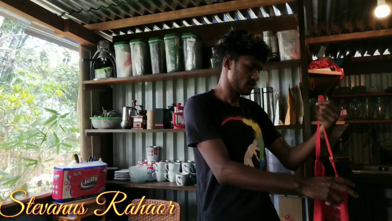 Barista muda kopi matoa