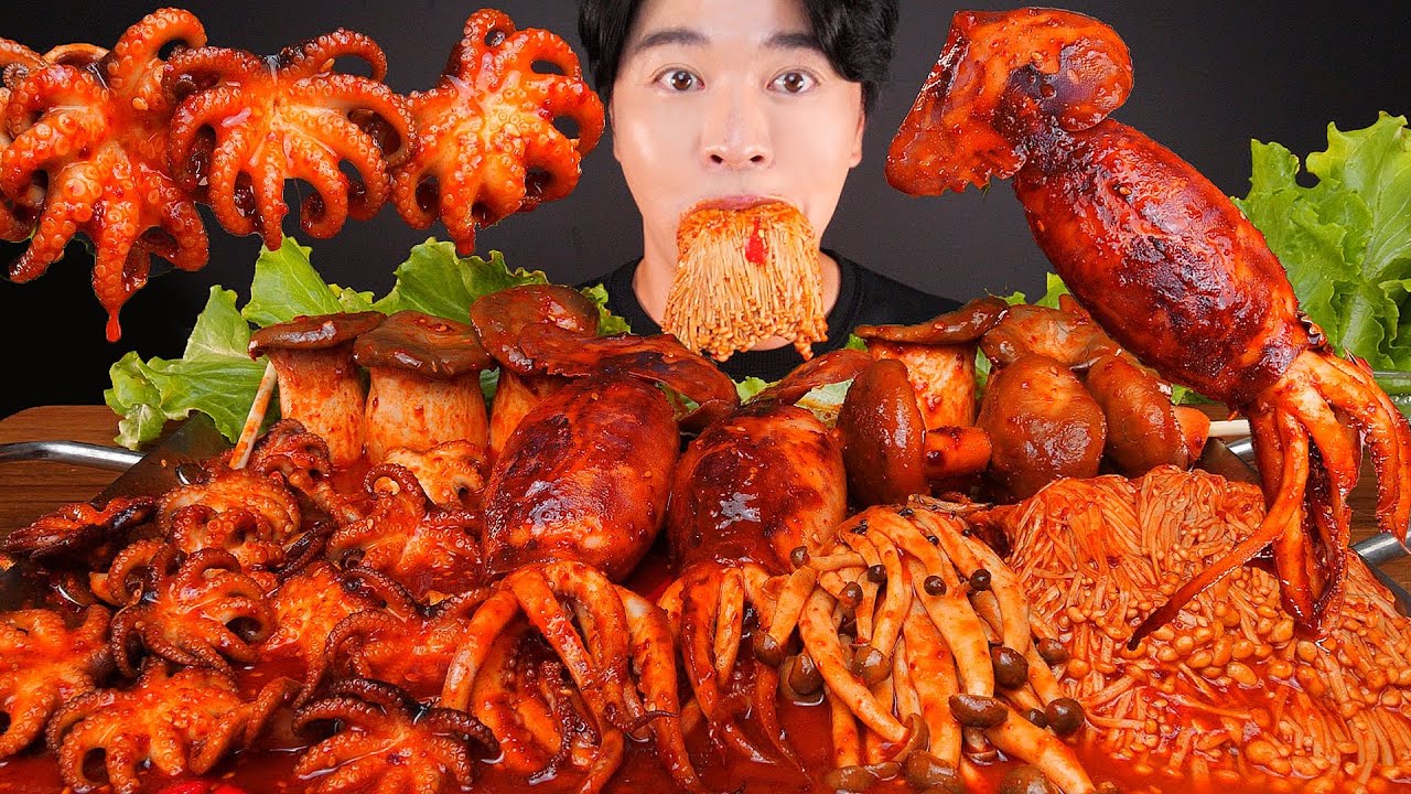 острые морепродукты и грибы. кальмар, осьминог 🦑🍄 SPICY SEAFOOD BOIL & MUSHROOMS MUKBANG