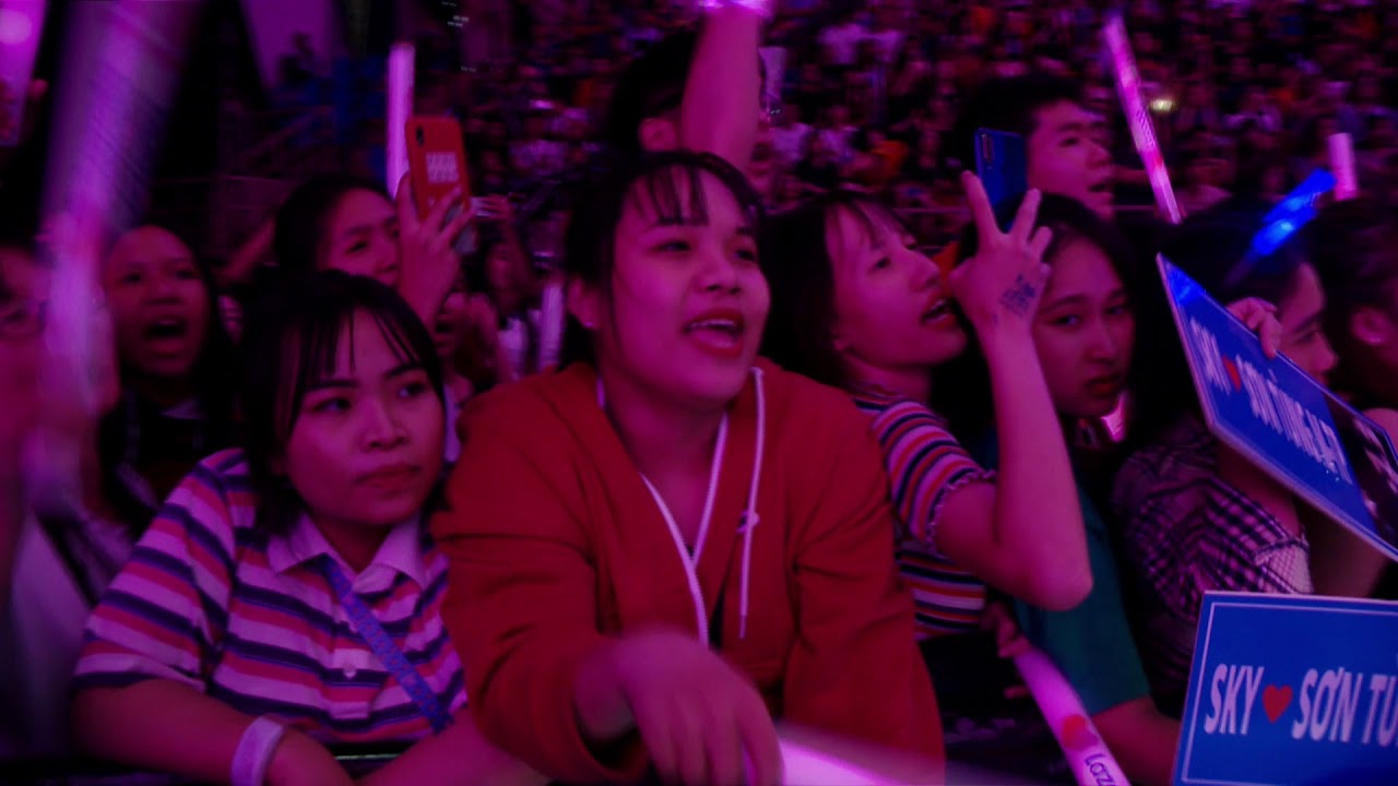 KARIK ft TRẤN THÀNH - NGƯỜI LẠ ƠI - 11.11.2019 @Lazada Supershow [Live stage]