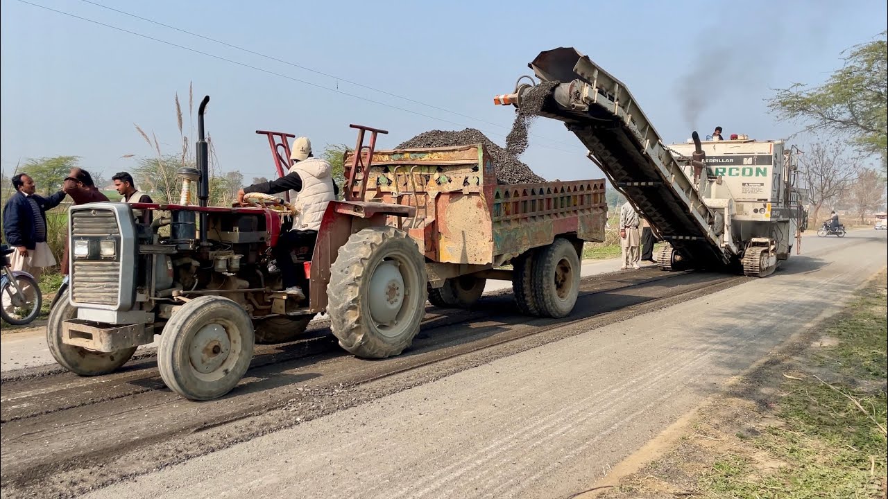 Caterpillar PR 450 Cold Milling Machine in action | Asphalt Milling Machine