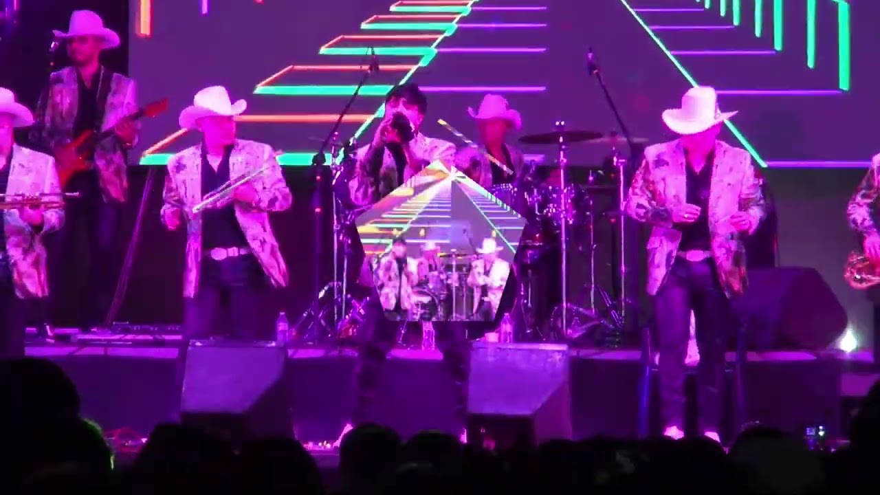 05 Su Majestad La Brissa - Con Todos, Menos Conmigo #losmochis #conciertoenvivo #igdigitalfilm