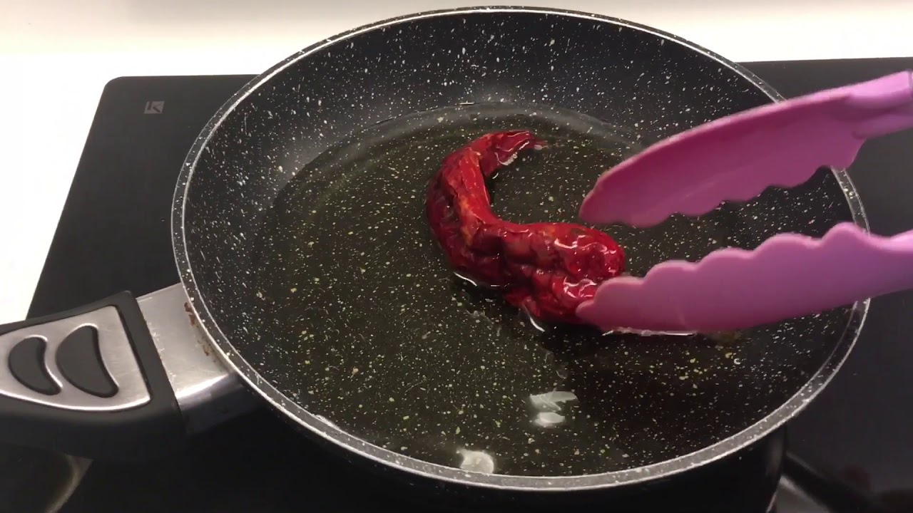 Come friggere e preparare i peperoni Cruschi (con ricetta)