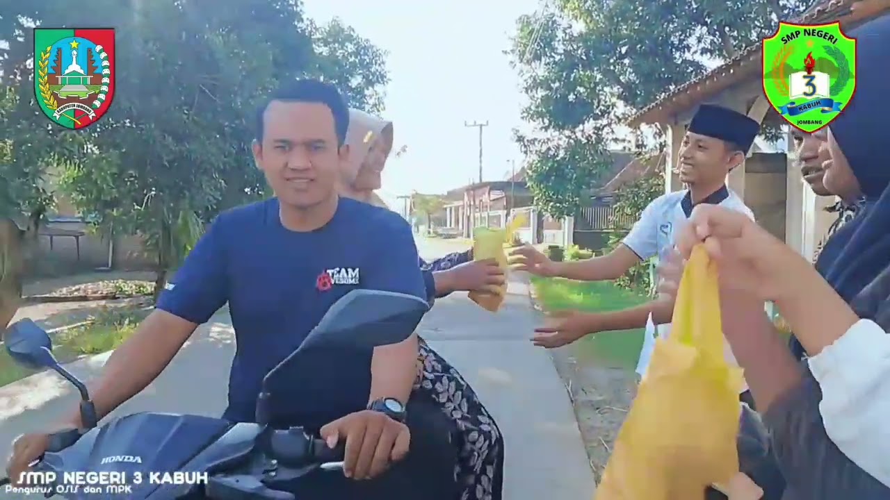 berbagi takjil SMP NEGERI 3 KABUH ✨🤩😋