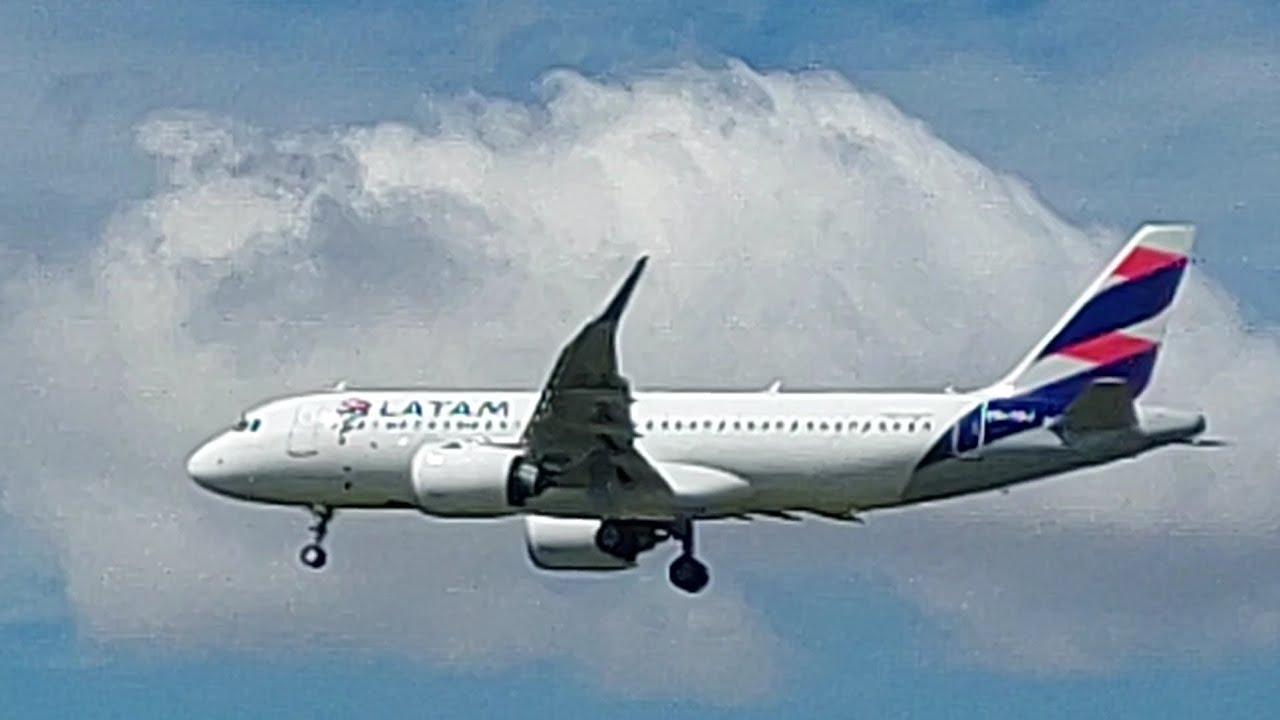 Airbus A320NEO PR-XBJ vindo de Maringá e Airbus A321 PT-MXH vindo do Rio de Janeiro(Galeão)