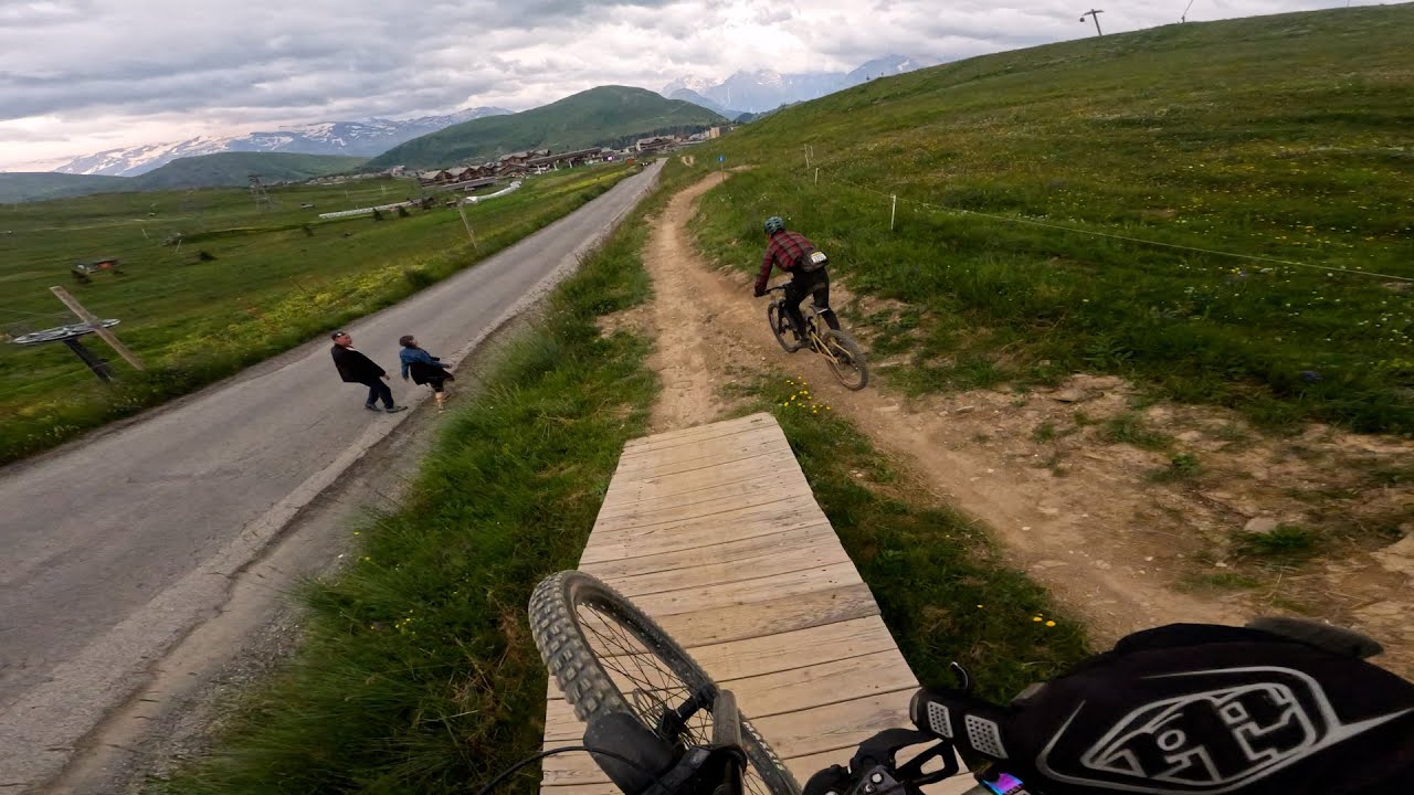 Fastest Trail in Alpe d'Huez Bike Park? - Hot Road Full Run