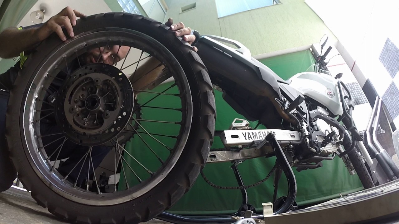 Tirando a Roda traseira da Tenere 250