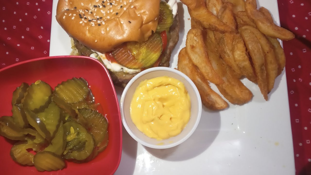 Asmr  comiendo 🍔 🍟 y pepinillos 🥒🥒
