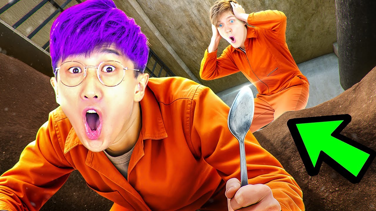 МЫ ВЫКОПАЛИСЬ ИЗ ТЮРЬМЫ ЛОЖКОЙ!? (PRISON ESCAPE SIMULATOR - ЧАСТЬ 1!)