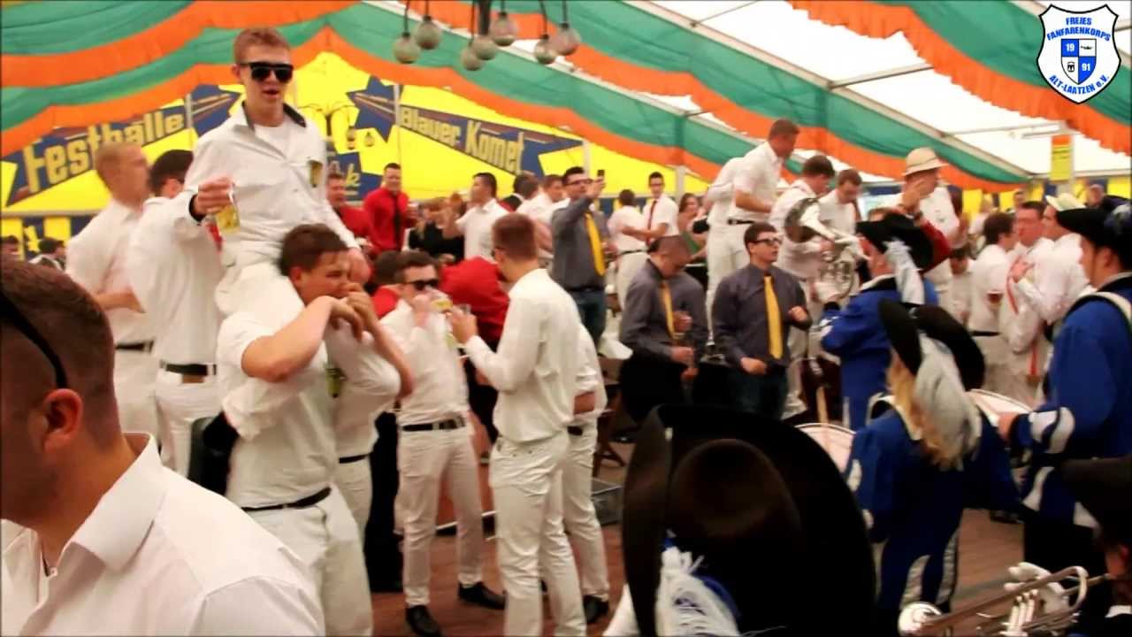 Freies Fanfarenkorps Alt-Laatzen beim Sch&uuml;tzenfest in Oedelum 2013