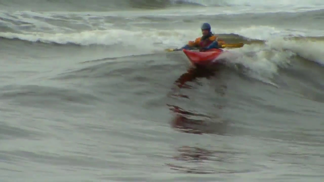 Sea Kayak Surfing: Delphin 155.