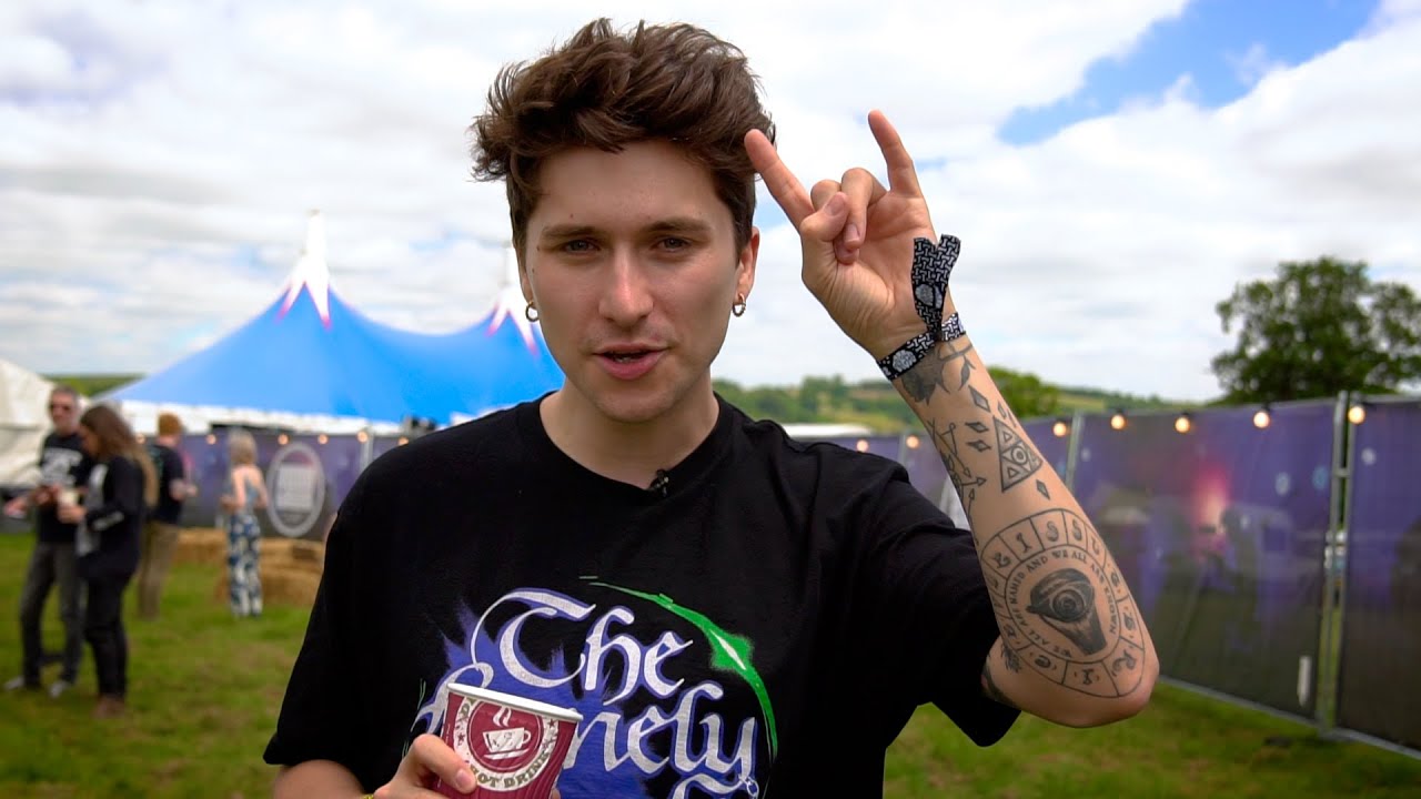HOLDING ABSENCE - LUCAS ON HIS LOVE FOR MANGA, HOMETOWN HEROES + MORE @ 2000 TREES 2022
