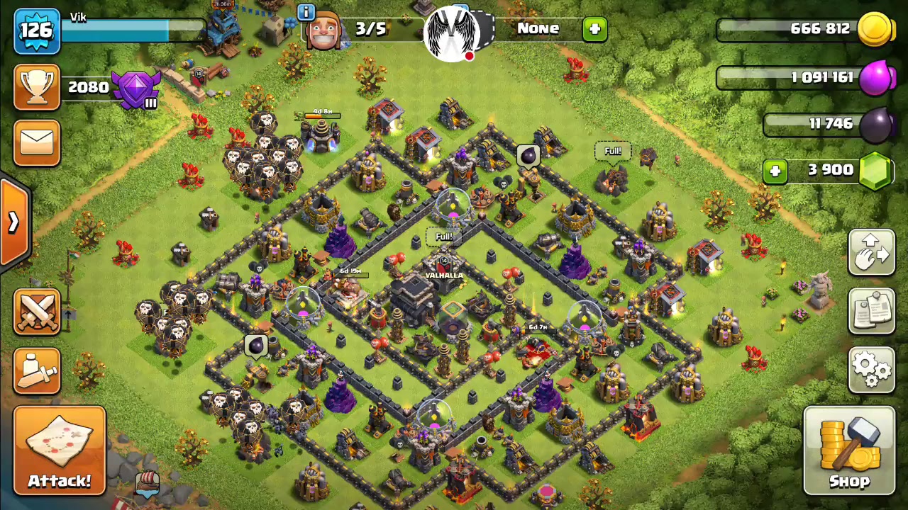 Indian gamer playing CoC, Clash Games
