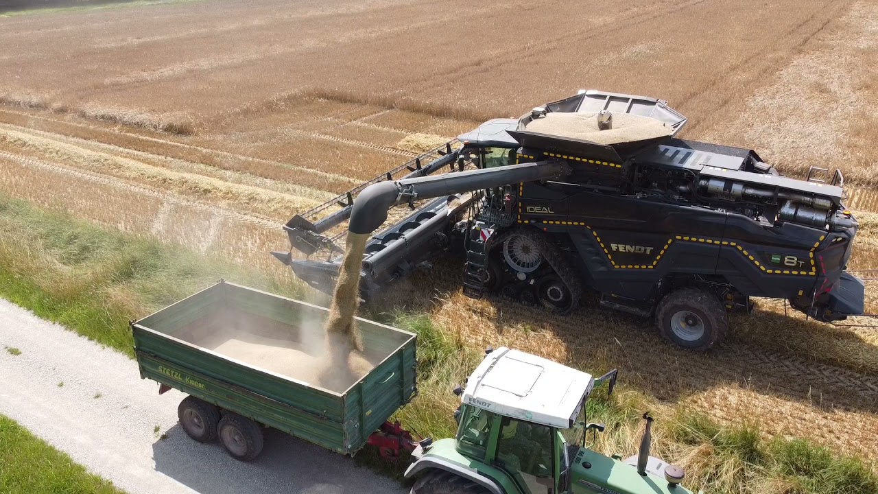 Fendt Ideal 8T aus der Luft// Fend Favorit 510 C fährt ab