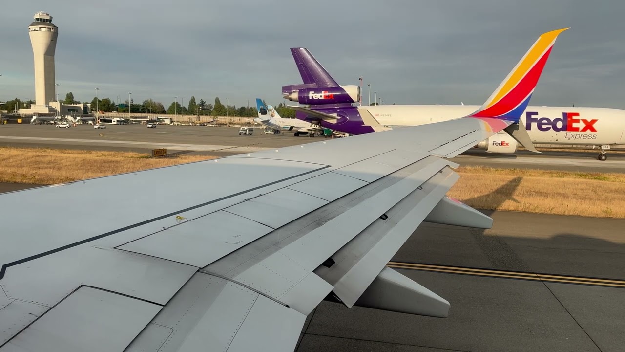 Southwest Airlines Boeing 737-800 HAZY Takeoff from Seattle
