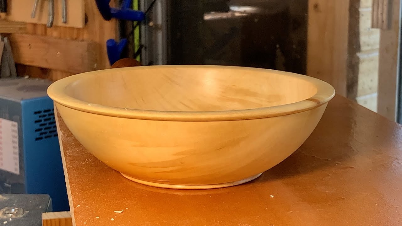 Richard Raffan turns a breakfast bowl.