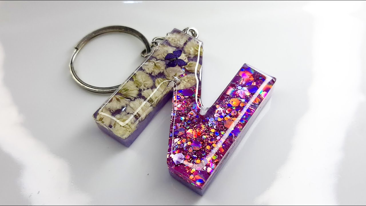 DIY Resin Keychain with Glitter & Dried Flowers – Easy Craft Tutorial