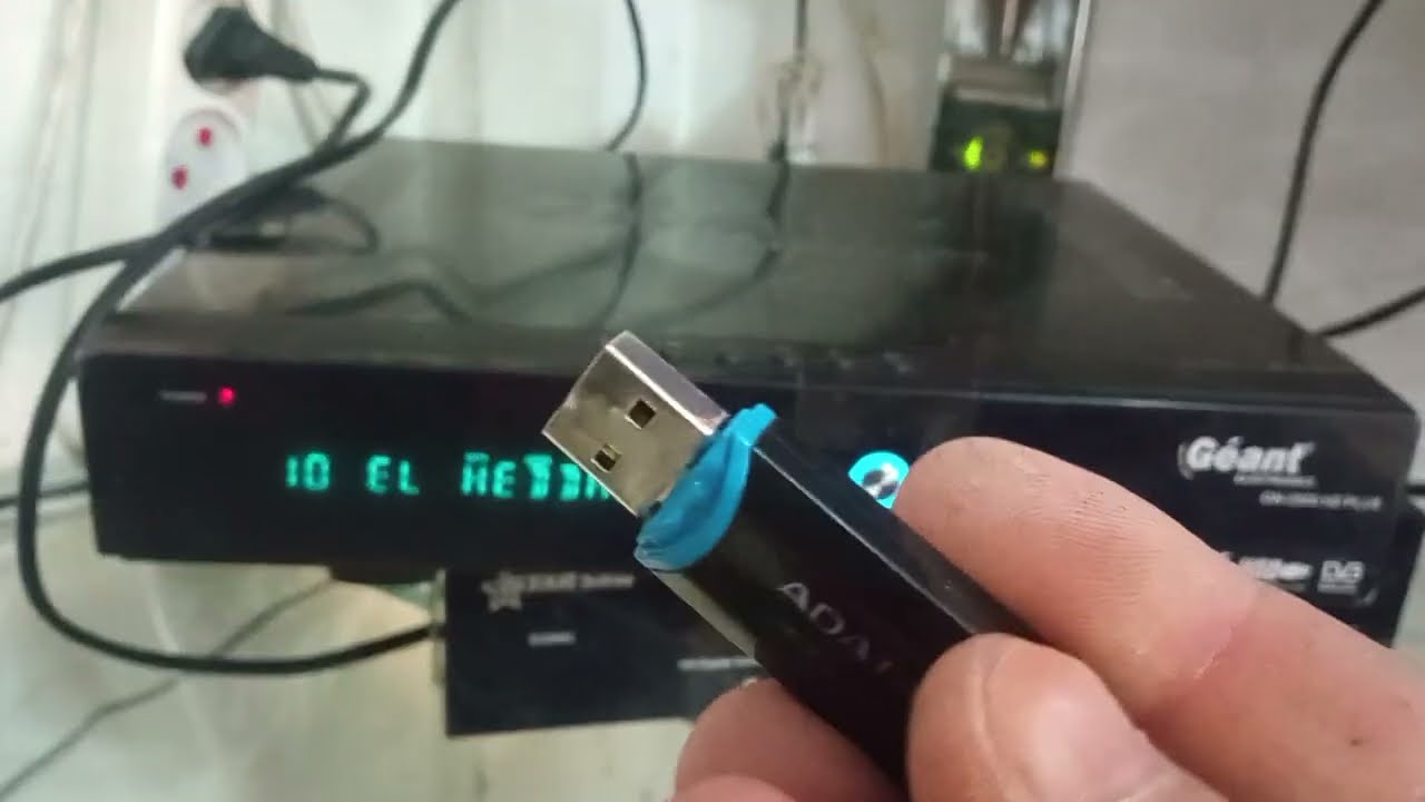 طريقة تحديث  الجهاز Géant GN-2500HD PLUS عن طريق USB