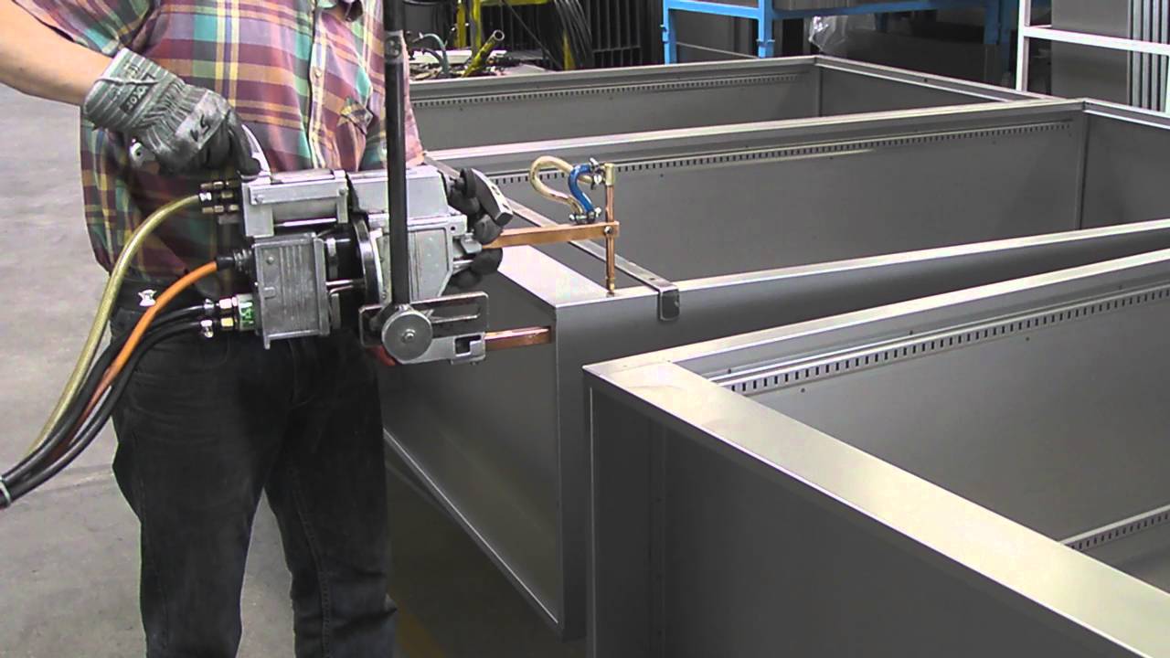Metallschrank Herstellung Punktschwei&szlig;en 1/4