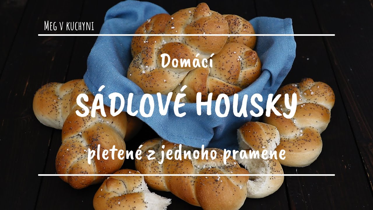 Domácí sádlové housky pletené z jednoho pramene