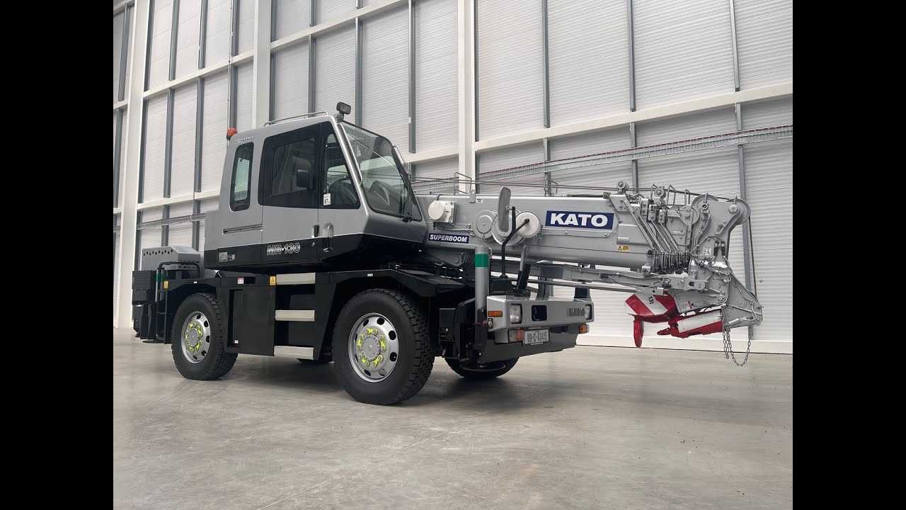 SOLD - 2009 KATO MR130 -  13 Ton City Crane