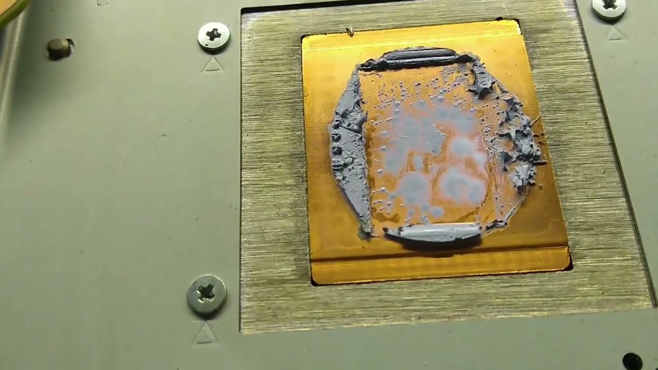 PlayStation 4 Pró sem thermais pads que perigo e faltando parafusos.