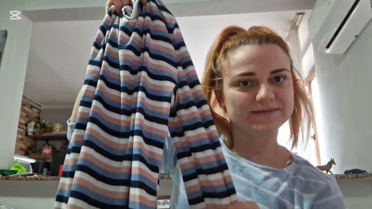 Mamica simpla ,zi normala ..SHEIN ( a si am uitat sa va arat si o pereche de colanti si un stativ) 
