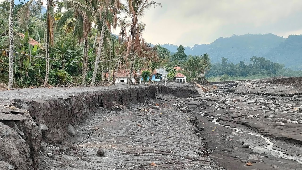 LIVE !!! DUSUN KAJANG KOSONG DAMPAK DITERJANG LAHAR DEKAT ALIRAN UTAMA SEMERU
