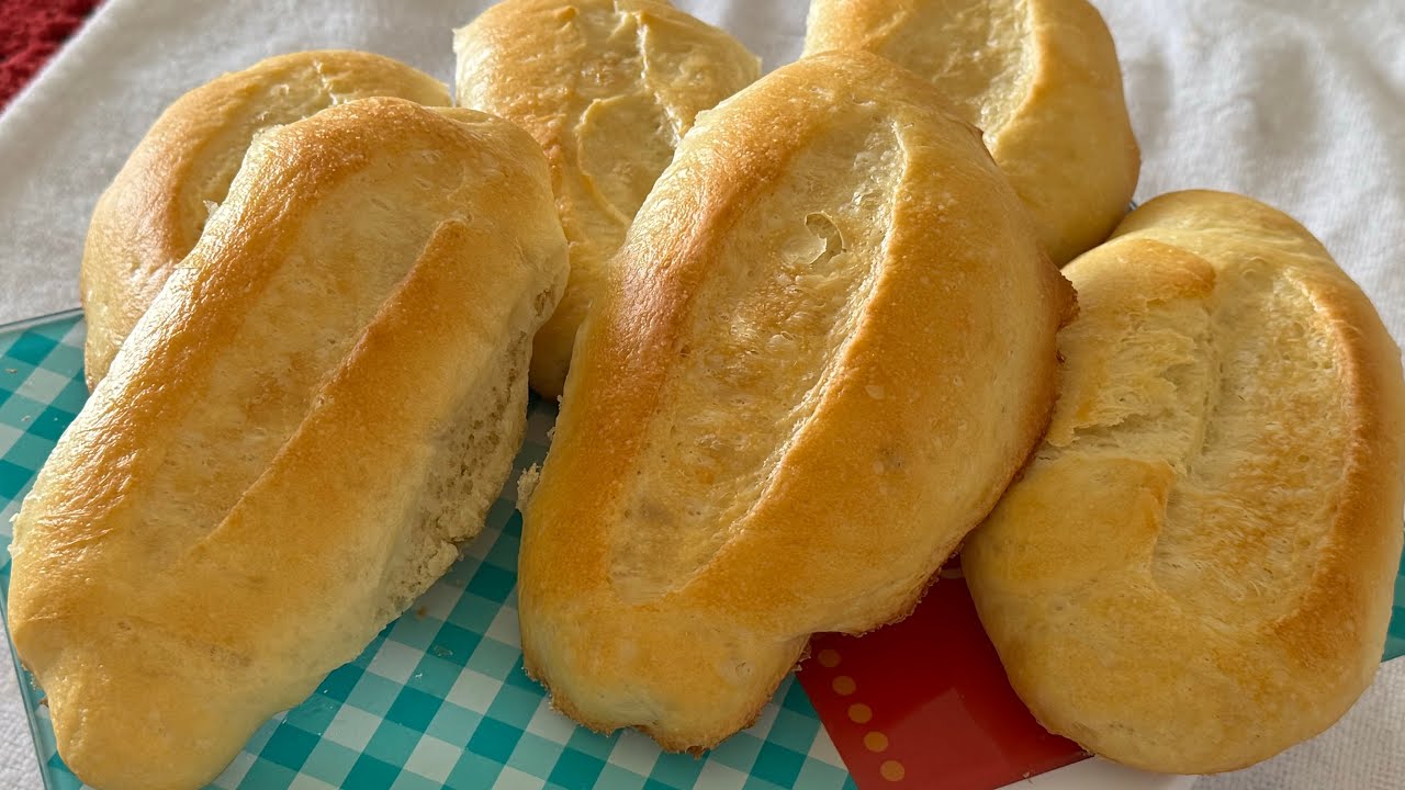 PÃO FRANCÊS CROCANTE POR FORA E MACIO POR DENTRO