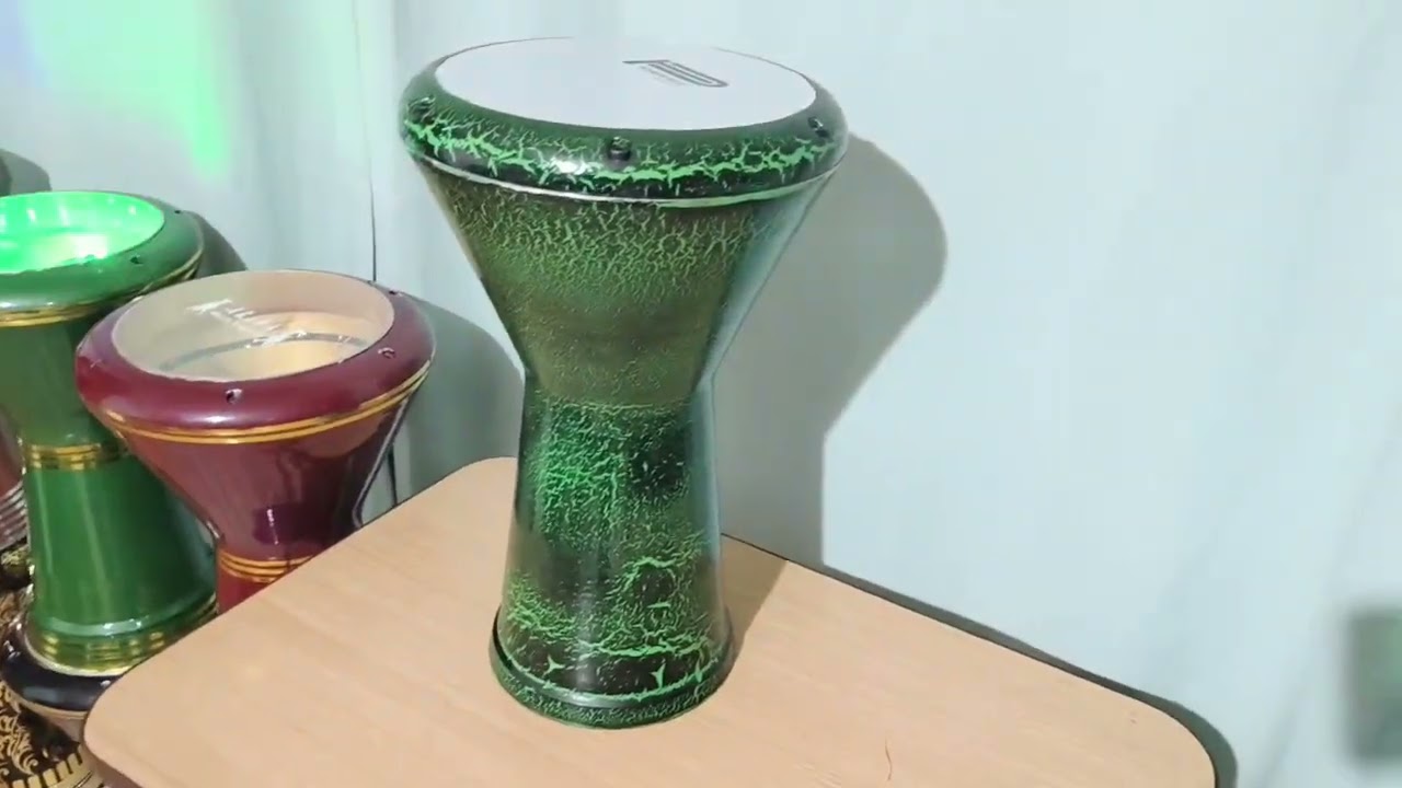 Tarabana Darbouka Toba Negru Verde cu telecomenzi Led Lumina Inaltime 43 cm Diametrul 21, 5 cm
