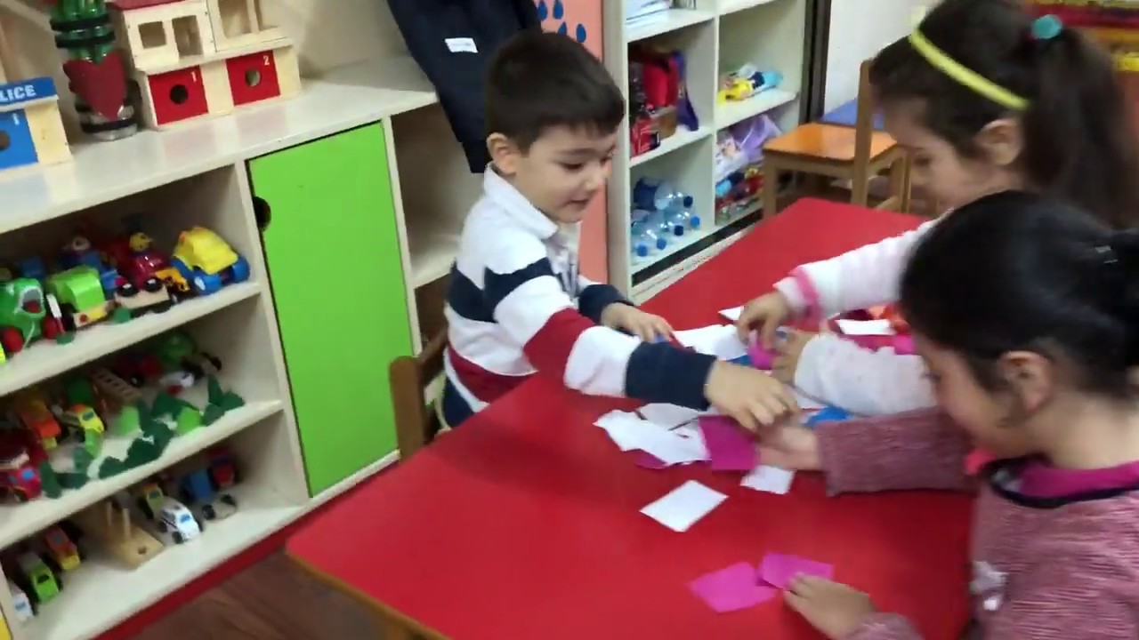 Kağıtları Renklerine Göre Gruplandırma Okul Öncesi Hareketli Oyunu
