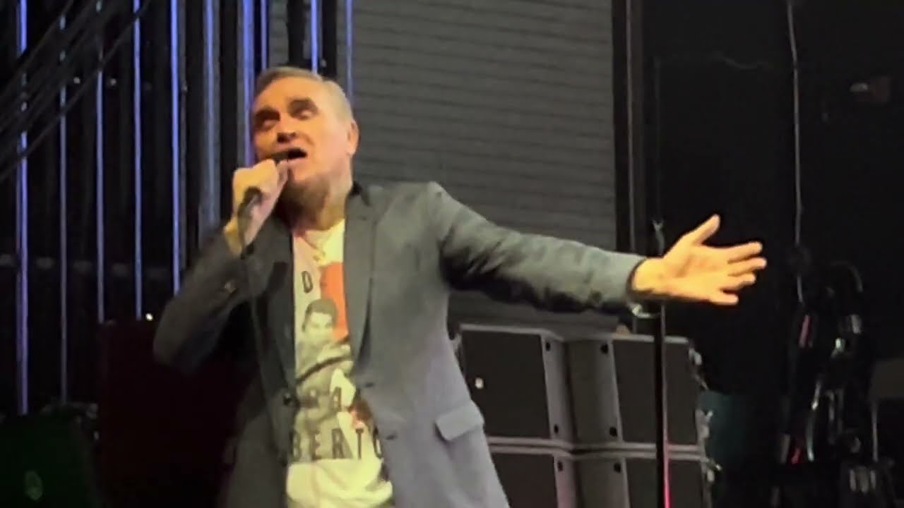 Morrissey Introducing band members & jokes- Scandinavia. Live. First row view. Bakersfield. 30.04.25
