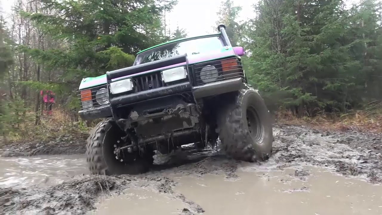 Range Rover Classic's 4x4 action compilation. Beautiful V8 engine sounds